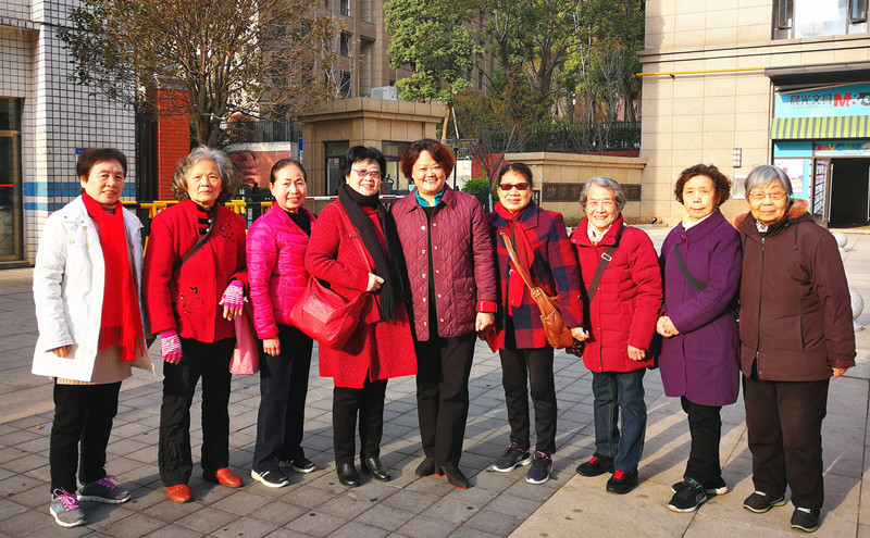 出发前和方校长亲密合影.jpg
